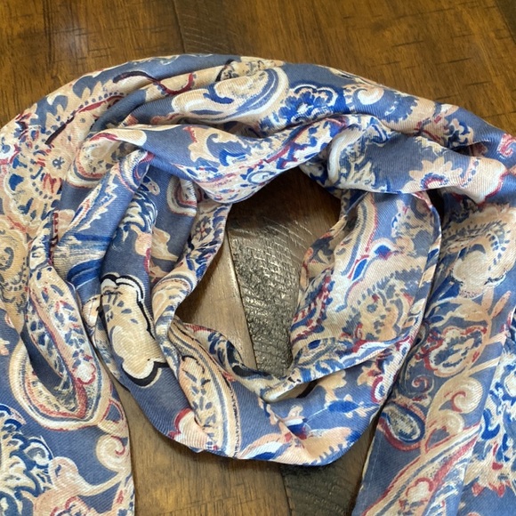 Cato Scarf 🧣 - Picture 3 of 7